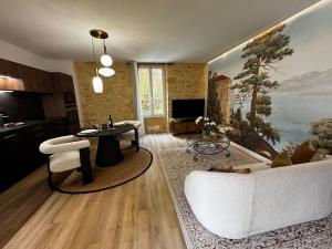 LE MAJORAL Quiet accommodation 5 mins walking from historic town, garden, covered terrace, parking, air cond, private parking, fiber