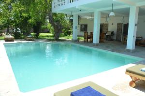 Villa Nika, between palm trees, beach and elephants