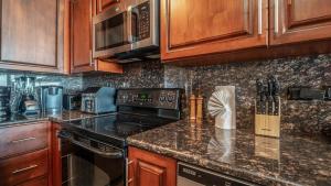 Cristal 301 3 BR 2 BA condo @ Las Palomas Phase 1