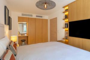 AC Apartment with 1 Bedroom for 4 Guests - Place des lices of Saint-Tropez