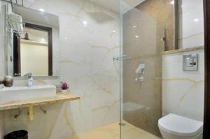 Hotel Delhi Fab Near Connaught Place And Ramakrishna Ashram Marg Metro Station