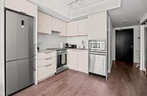 Modern Studio Condo Yonge Street Downtown Toronto