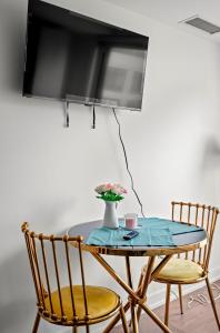 Modern Studio Condo Yonge Street Downtown Toronto