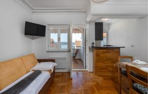 1 Bedroom Stunning Apartment In Crikvenica 