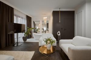 Jacuzzi Mirror Suite Granaria by Downtown Apartments