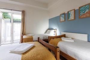 Spacious 4 Bed House Free Parking WIFI Long Stays Welcome