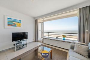 Stylish 2-bedroom apartment with panoramic sea view T13