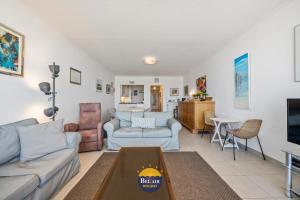 Stylish 2-bedroom apartment with panoramic sea view T13