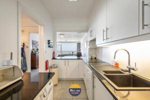 Stylish 2-bedroom apartment with panoramic sea view T13