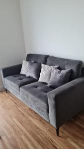 Penthouse height Flat, City View Balcony, Quiet, Free Wifi, Gym & More Minimalistic Home