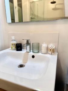 Lovely studio with balcony and spectacular Sacre-Coeur view