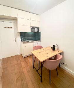 Lovely studio with balcony and spectacular Sacre-Coeur view