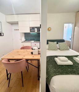 Lovely studio with balcony and spectacular Sacre-Coeur view