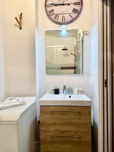 Lovely studio with balcony and spectacular Sacre-Coeur view