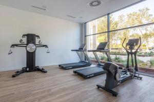 Skyline VIII Pool & Coworking by ELE Apartments