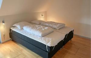 1 Bedroom Cozy Apartment In Hesselager