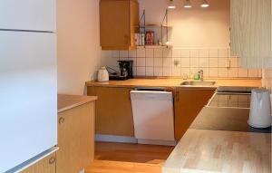 1 Bedroom Cozy Apartment In Hesselager
