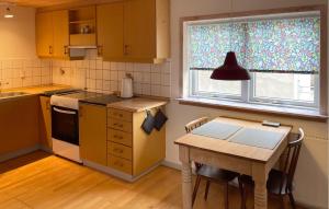 1 Bedroom Cozy Apartment In Hesselager