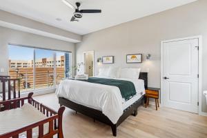 Family Fun Near Cedar Point - Rooftop Lake Views