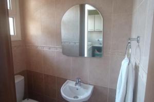 2 Bedroom House Sleeps 6 - Pool Hot tub Garden