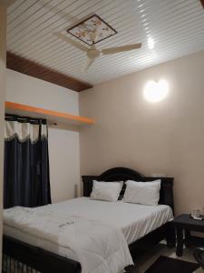 Yuvarathna Hampi Stay