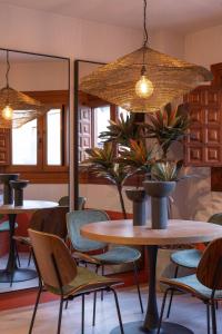 Steps from the Alhambra, Private Terrace & AC