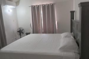 Beach-view 2 Bed Apartment Sleeps 4 - Free parking