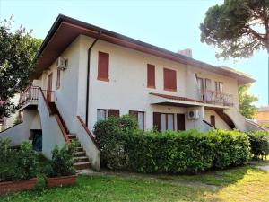 Apartment in a villa with garden