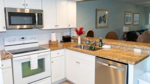 Comfy Updated Beachside Getaway