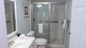 Comfy Updated Beachside Getaway