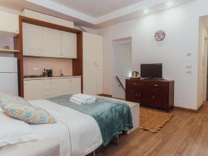 Antonino Warm Escape Near Florences Treasures