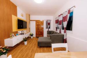 Modernong Bahay Kubo na may gitnang mainit at malamig na shower