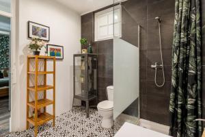 Modern 3BR w Terrace & BBQ – Near Tram 28 | By Airnest