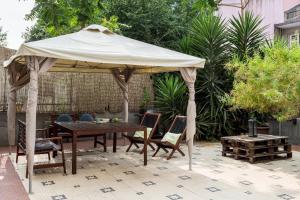 Modern 3BR w Terrace & BBQ – Near Tram 28 | By Airnest