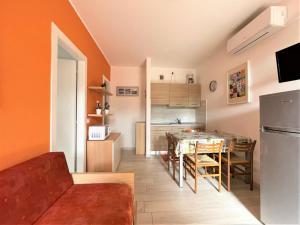 First floor flat with terrace and pool access