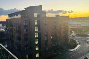 1 Bed Apartment Sleeps 2 - Free Parking