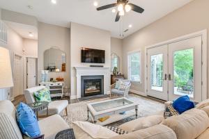 Sunset Central - Lake Norman Getaway with Dock