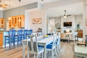 Sunset Central - Lake Norman Getaway with Dock