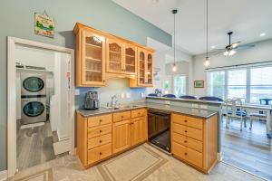 Sunset Central - Lake Norman Getaway with Dock