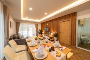 VivaDeva , Pool Villa In Nimman 4BR Near MAYA MALL