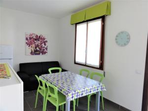 Apartment with garden and pool access