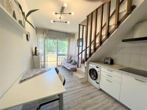 Bright duplex apartment near beach