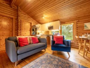 2 Bed in Higher Clovelly 00370