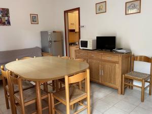 Colorful flat with garden-Beahost