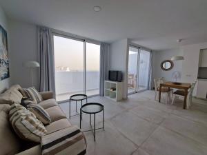 Arrecife Charco de San Gines Atico con vistas al mar