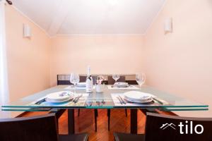 Beach 6M, 1BR, AC, Wifi, Parking by Tilo