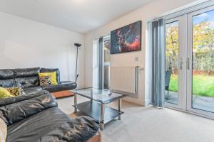 City centre 3 Bedroom 3 Bathroom house with free parking