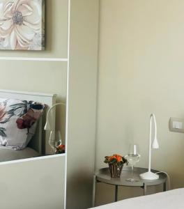 B33 A natural tilt for beauty