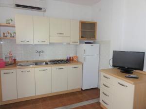 Flat in seafront condominium with parking