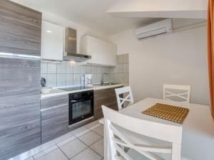 Apartment Damir-2 by Interhome